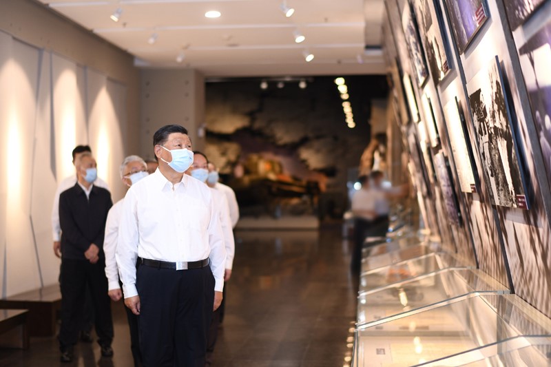 2022年8月16日至17日，中共中央總書記、國家主席、中央軍委主席習近平在遼寧考察。這是16日下午，習近平在錦州市考察遼沈戰(zhàn)役紀念館。 新華社記者 燕雁 攝
