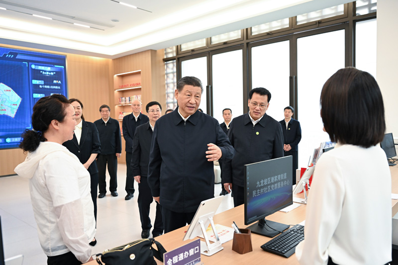 2024年4月22日下午，習近平總書記在重慶市九龍坡區(qū)謝家灣街道民主村社區(qū)考察。